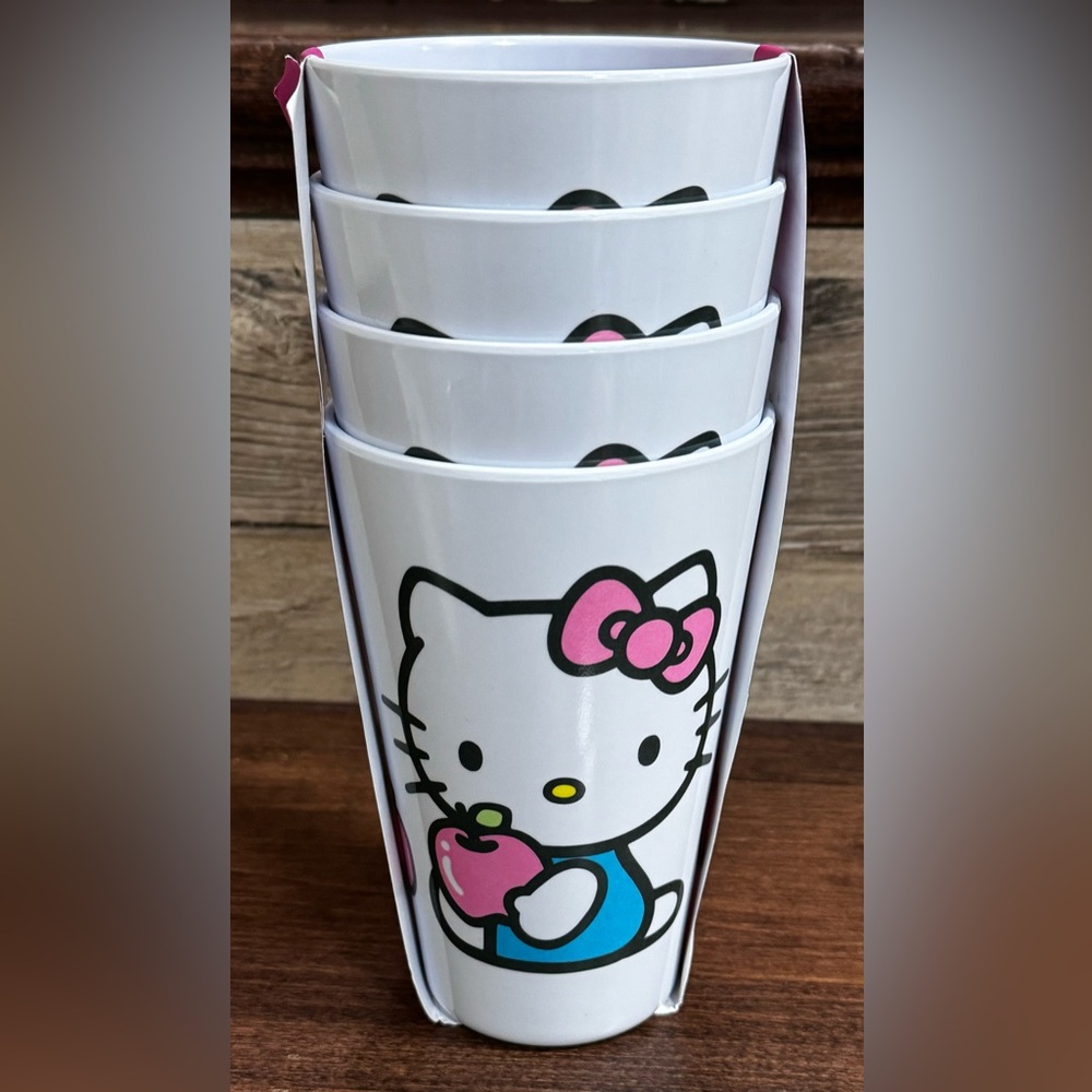 Super Cute 🥰 Collection Hello Kitty & Apples 🍎 🎀 Set of 4 Melamine Cups - NEW